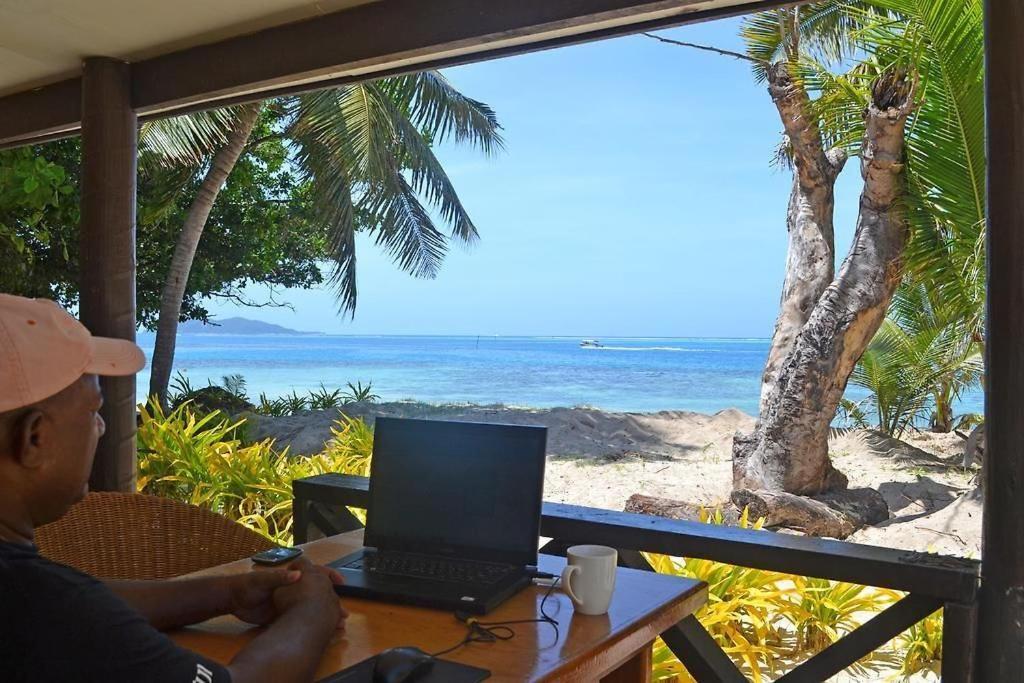 Ratu Kini Dive & Stay Île de Mana Extérieur photo
