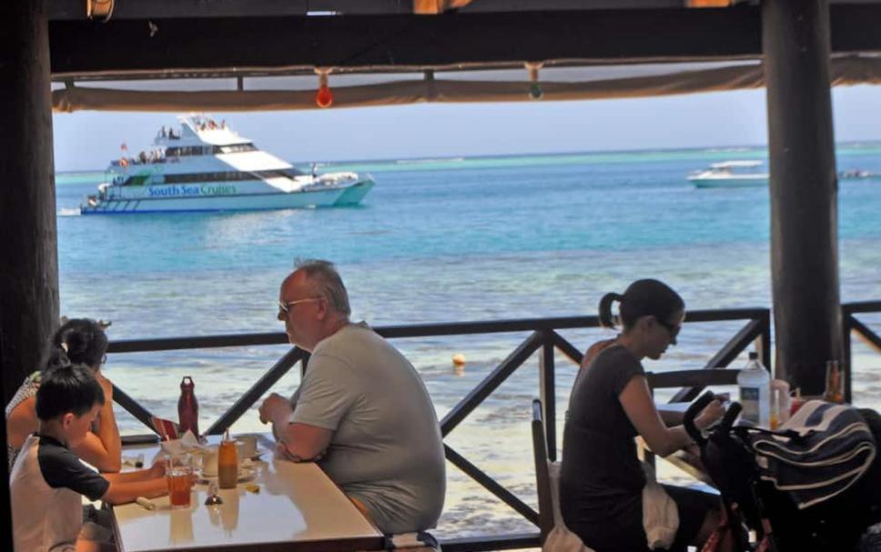 Ratu Kini Dive & Stay Île de Mana Extérieur photo